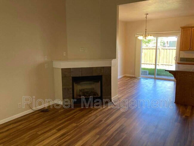 Foto del edificio - 5591 King Arthur Ct