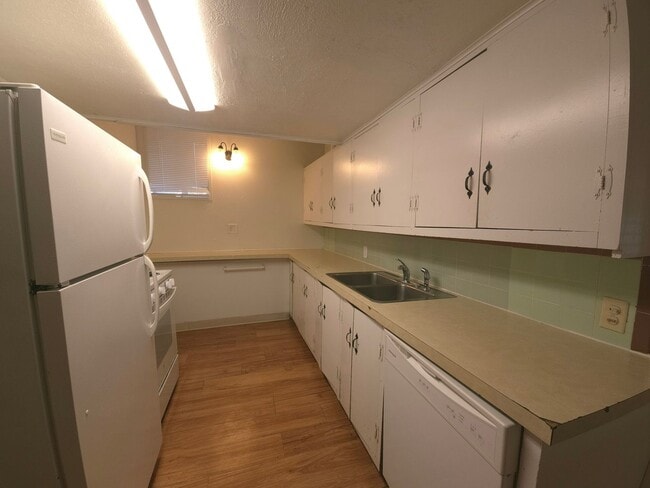 Building Photo - 932-934 14th