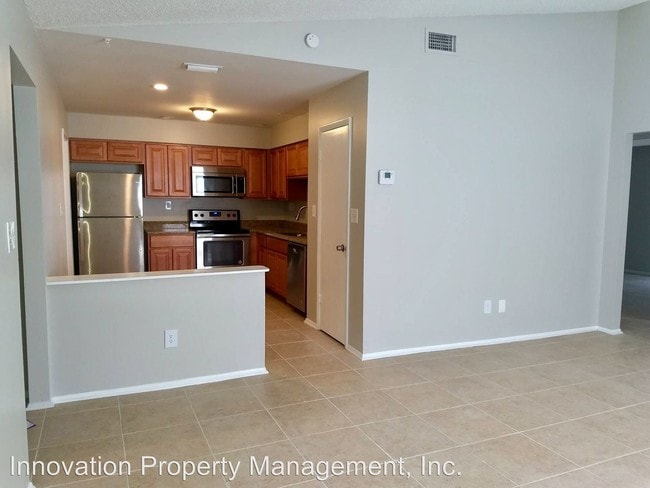 Building Photo - 3 br, 2 bath House - 750 Robinhood Dr