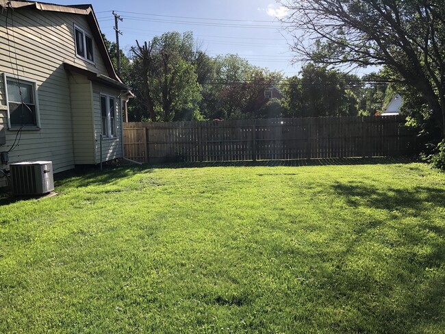 Spacious backyard - 27304 Kelly Rd