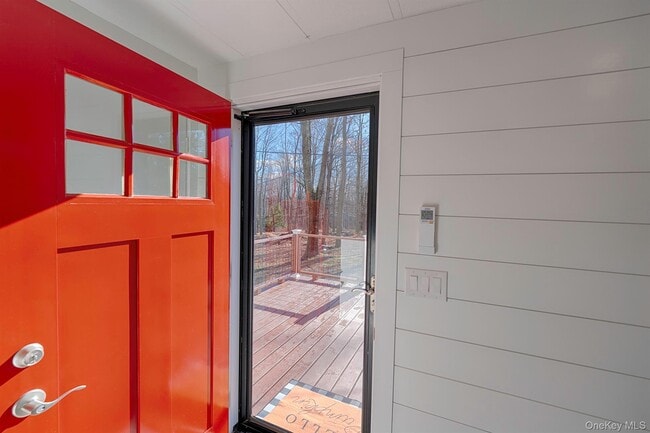 Foto del edificio - 193 Decker Rd