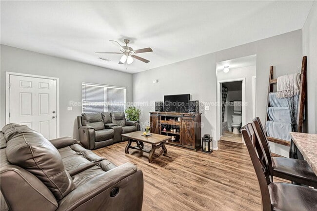 Building Photo - 716 NW 70th Ave