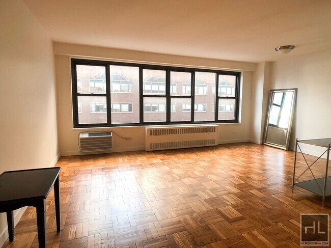 Building Photo - Large 1B Apartment - East Village