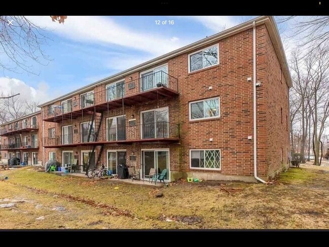 Foto del edificio - 48 Fernview Ave