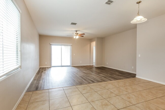 Building Photo - 24580 W Sheraton Ln