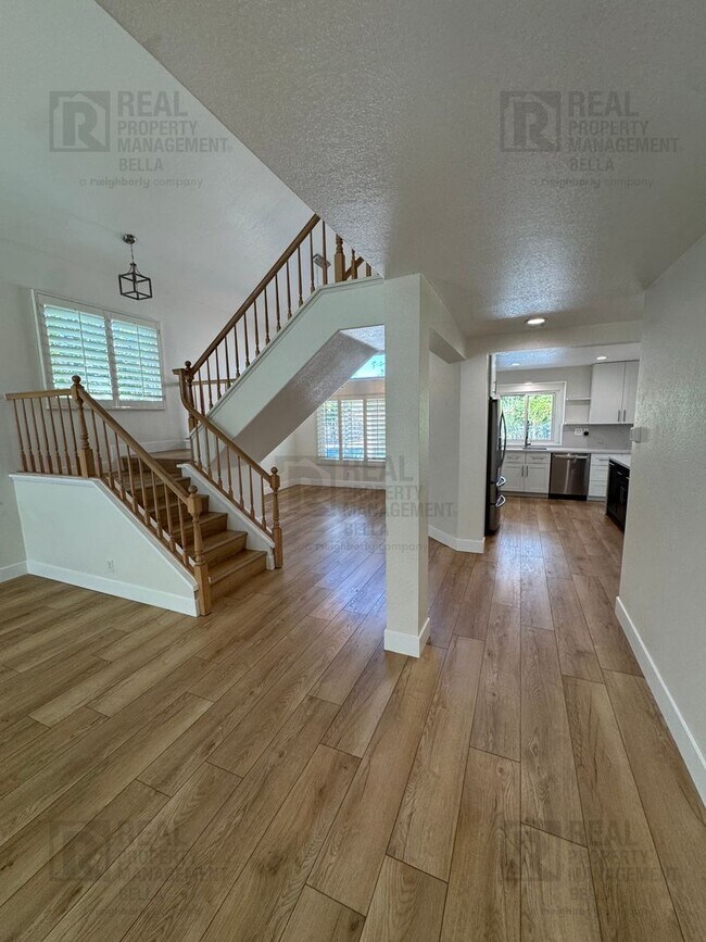 Building Photo - Resort-Style Living in Temecula – Pool Home with Designer Upgrades & 3-Car Garage