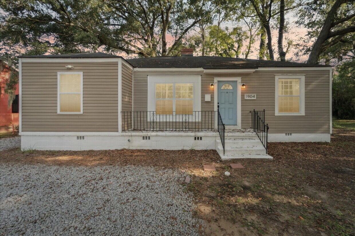 Foto principal - Charming Midtown Home – Updated and Move-I...