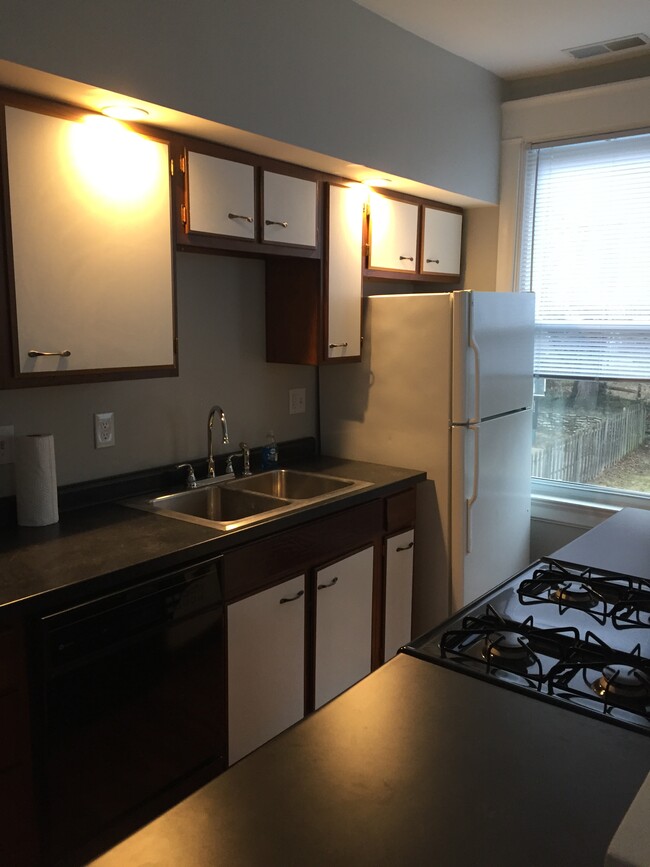 Kitchen - located on 2nd floor - 87 Albert St