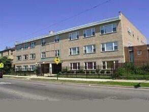 Building Photo - 2642 W Foster Ave