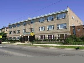 Building Photo - 2642 W Foster Ave