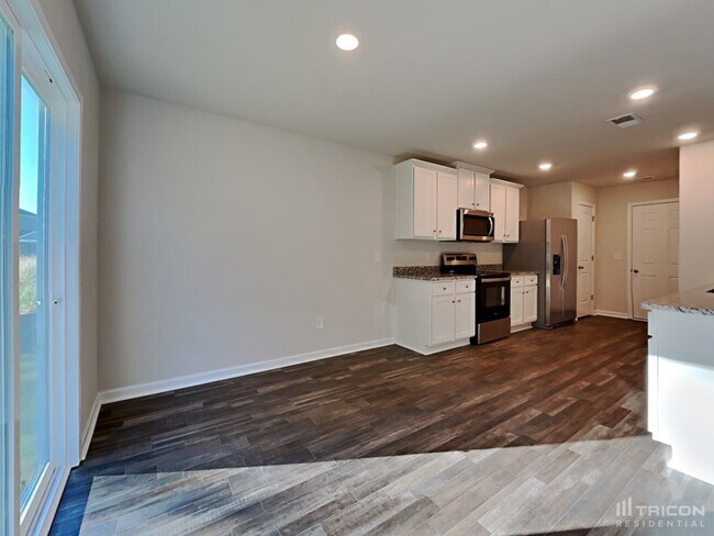 Building Photo - 2118 Southlea Dr