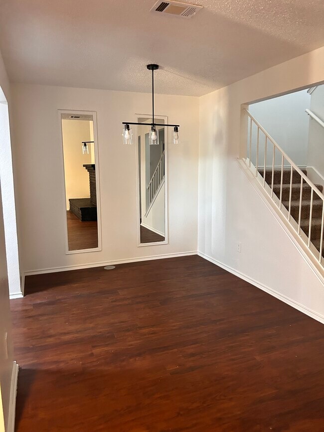 Foto del edificio - 9615 Dalewood-A