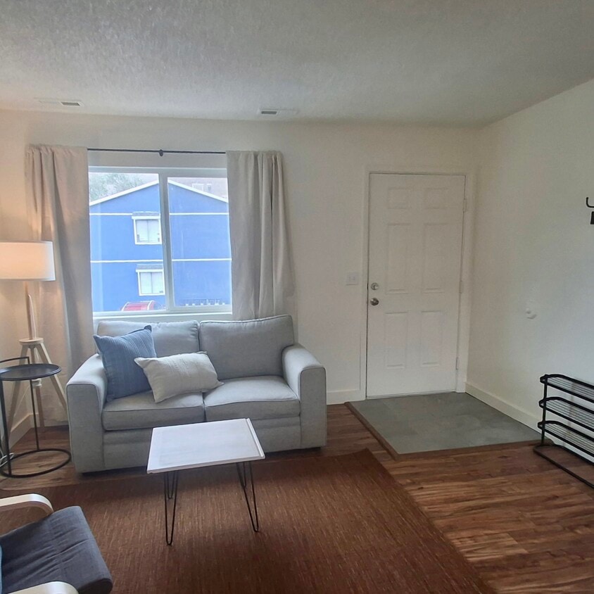 Foto del edificio - Riverbend Fourplex