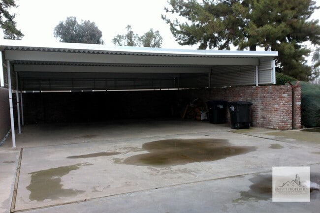 Building Photo - Beautiful 4 Bedroom 3.5 Bath in Madera