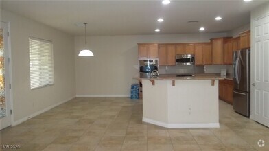 Building Photo - 40 Peak Villa Ave