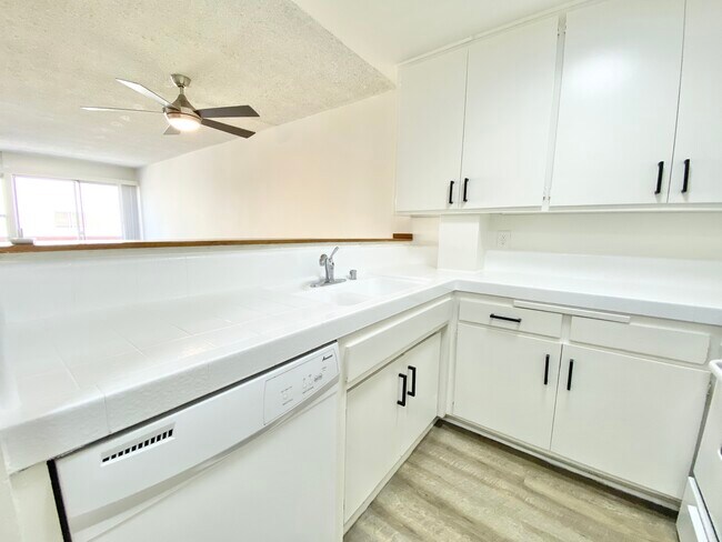 Building Photo - 15 Catamaran St
