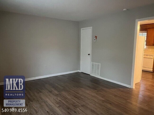 Building Photo - 2427 Brambleton Ave SW