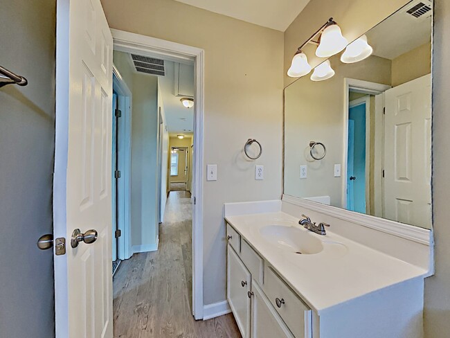 Building Photo - 2985 Kaley Dr NW