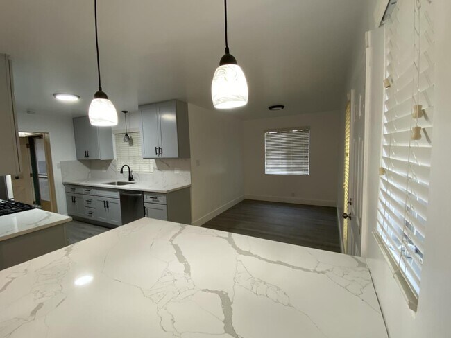 Building Photo - 1473 Padres Dr