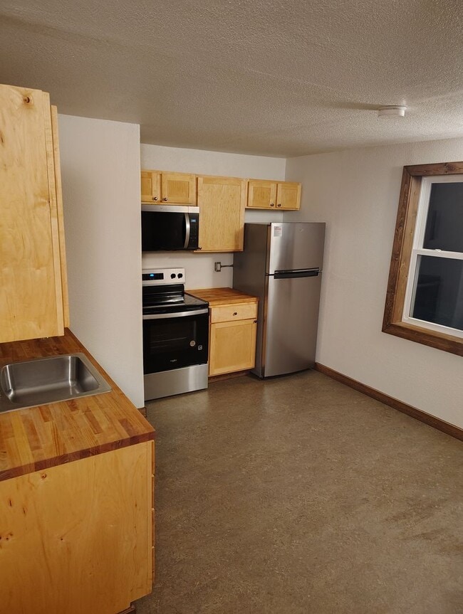 Building Photo - 507 6th Ave