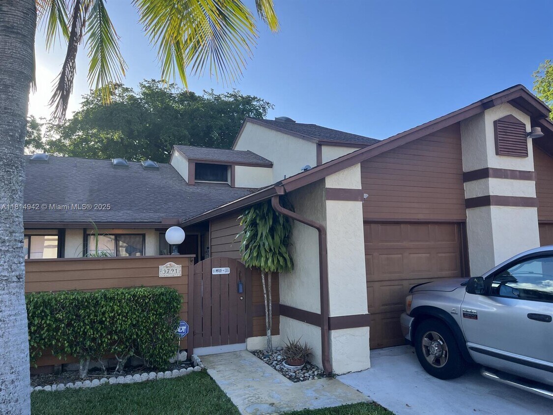Primary Photo - 3791 Collinwood Ln