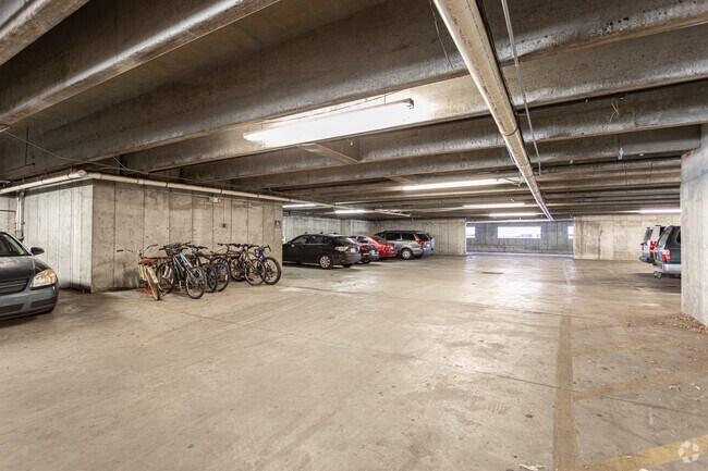 Garaje de estacionamiento - University Towers