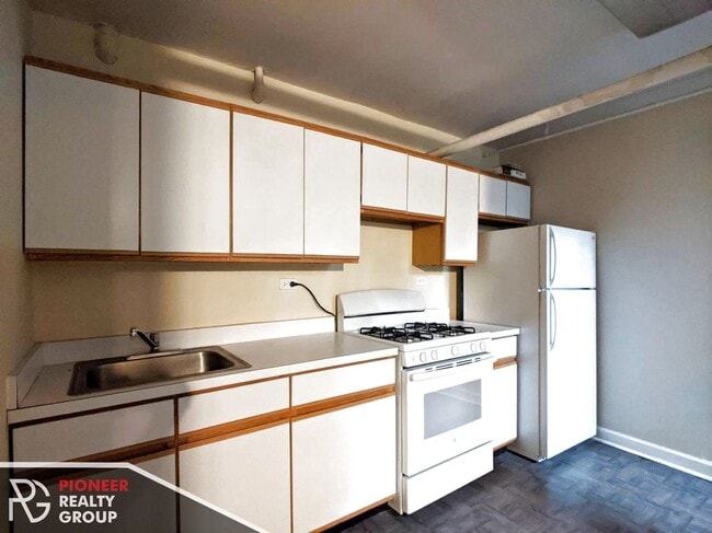 Foto del edificio - 2241 N Bissell St