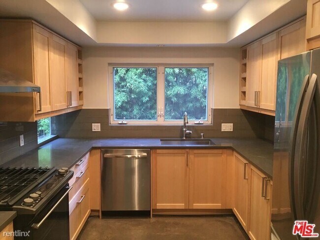 Foto del edificio - 3 br, 3 bath House - 13947 Valley Vista Blvd