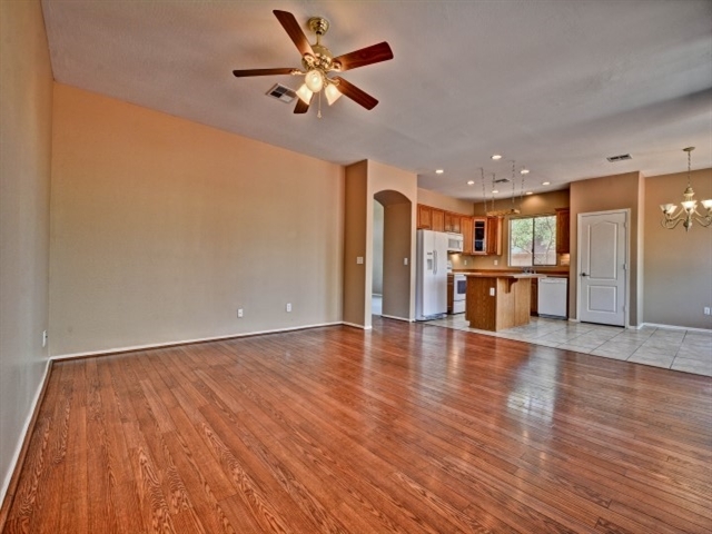 Building Photo - 4522 W Ellis St