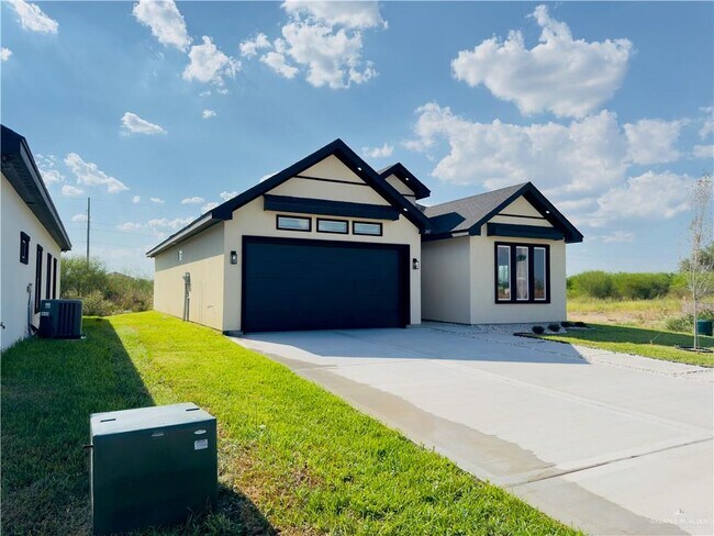 Building Photo - 2417 N Woody St