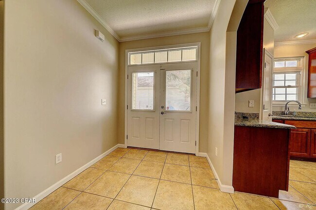 Building Photo - 4021 Oak Forest Dr