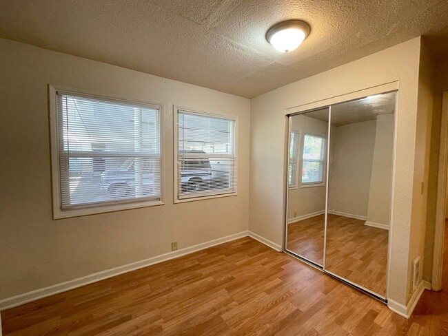 Building Photo - Cozy 1 bedroom available in Woodlawn Terrace