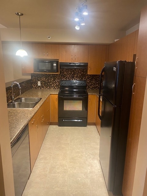 Building Photo - 215-215 Greenway Crescent W