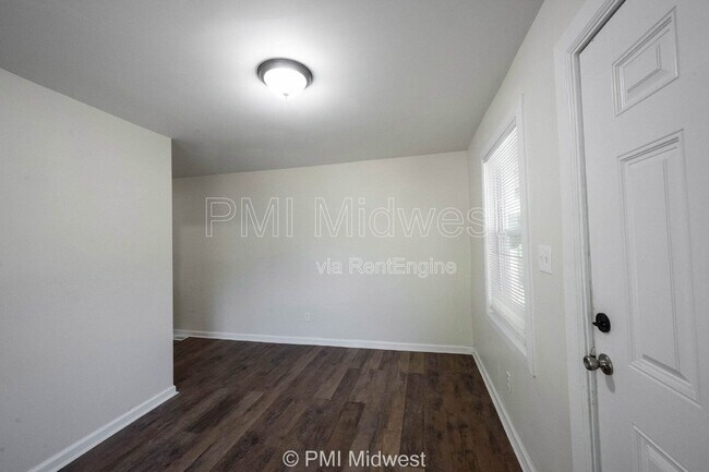 Building Photo - 512 N Chester Ave