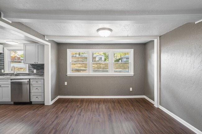 Foto del edificio - Charming 2 Bedroom Home in KCK! First Month Rent Free!