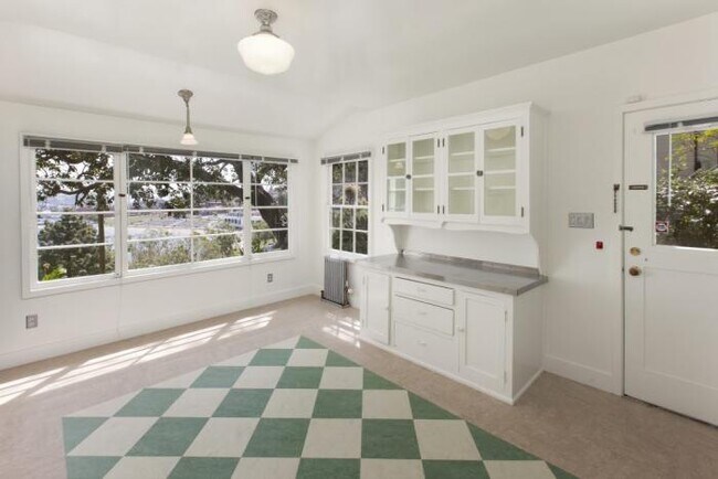 Building Photo - 4 bedroom in San Francisco CA 94123