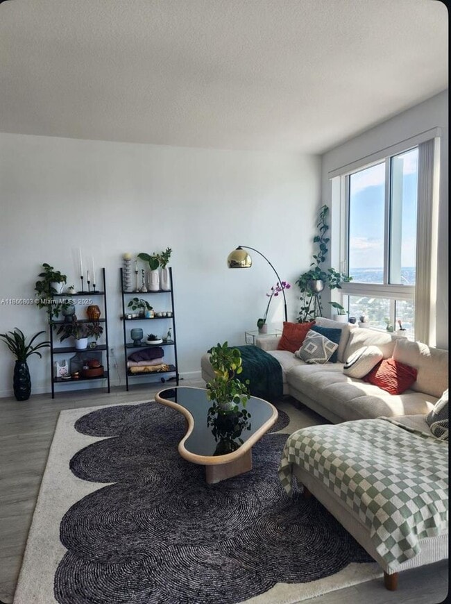 Building Photo - 1900 N Bayshore Dr