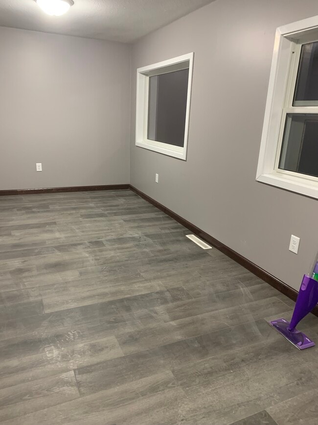 Building Photo - 216 W Fremont St