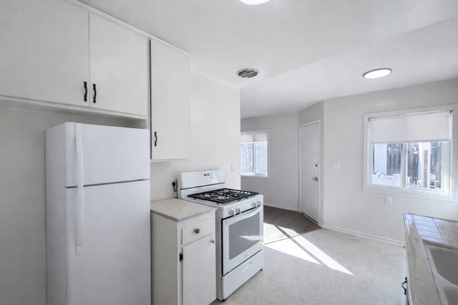 Building Photo - 2028 Wallace Ave