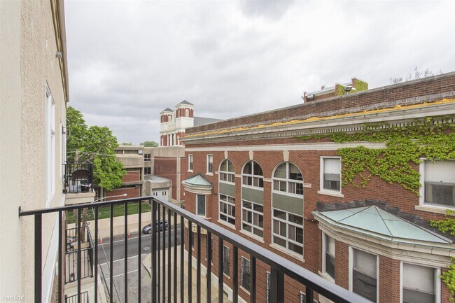Building Photo - 1636 W Flora St