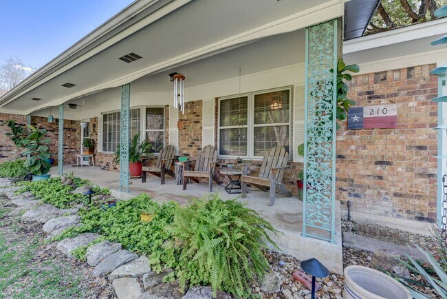 Foto del edificio - 210 Live Oak Dr