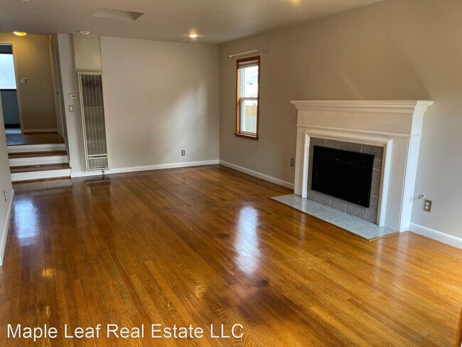 Building Photo - 4 br, 2 bath House - 10333 Interlake Ave N