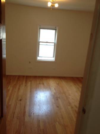 Building Photo - 1076 E 15th St