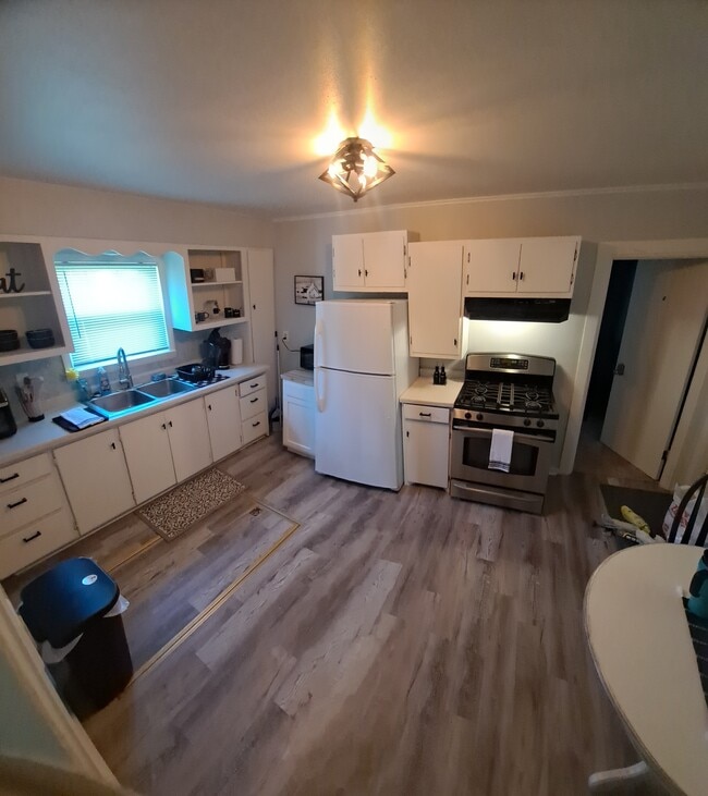 Building Photo - 2415 Gowen St