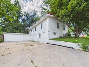 Building Photo - 622 Christopher St