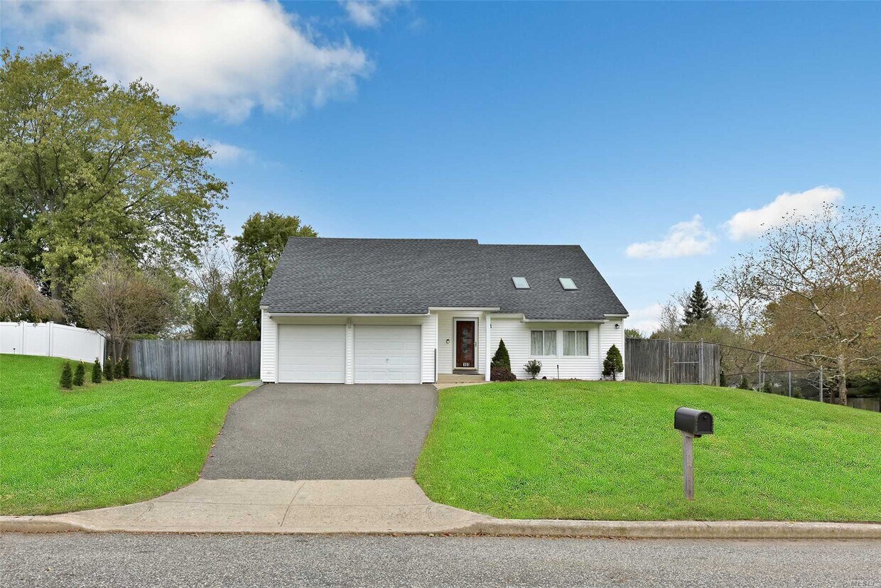 Primary Photo - 103 Sequoia Dr