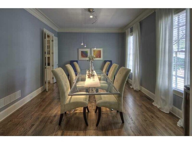 Foto del edificio - 2181 McKinley Rd NW
