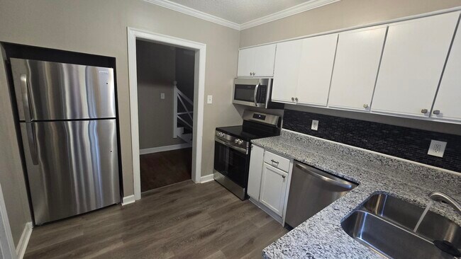 Building Photo - 258 Lombardy Pl