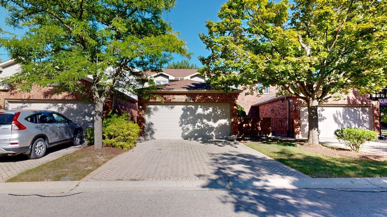 Photo principale - THREE BEDROOM CONDO TOWNHOME IN NORTH LONDON
