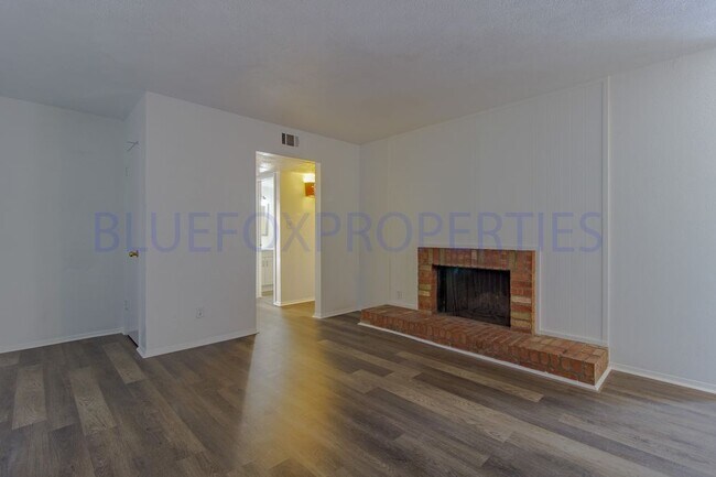 Foto del edificio - 2 Bed Upstairs East Side Apartment